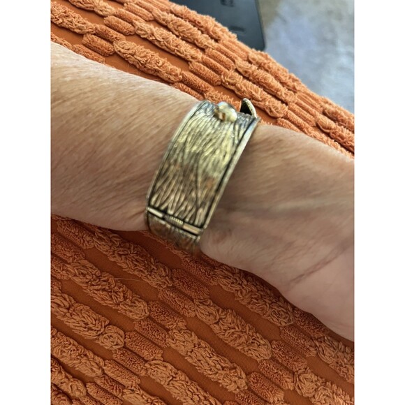 Vintage SELINI signed Etched Gold tone Clamper Hinged Adjustable Bracelet 1960’s - Picture 3 of 12